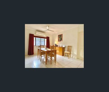 Immaculate Family Living in Redlynch - Photo 4