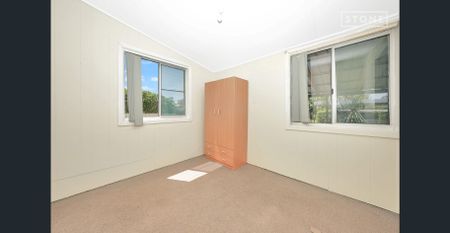 This Flat is located in the rear section of the front main house and is in a fantastic handy location being close to transport and more. - Photo 3