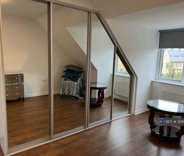1 bedroom in a house share to rent - Photo 2