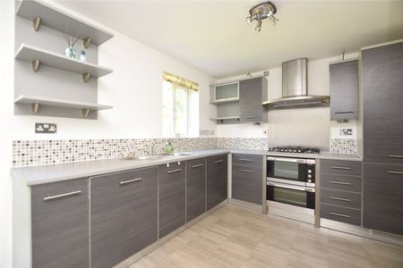 30, Castle Lodge Gardens, Rothwell, Leeds, West Yorkshire, LS26 0ZL - Photo 2