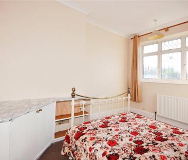 3 bedroom end of terrace house to rent - Photo 4