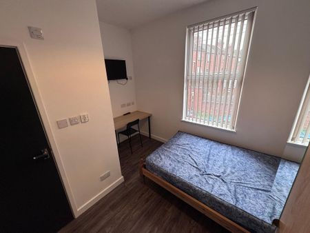 1 bedroom in a house share to rent - Photo 2