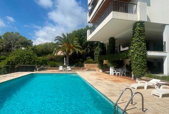 Elegante apartamento con terraza, piscina, vistas al mar, parking, 3 dormitorios. San Agustin, Palma.