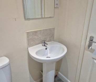 3 bedroom terraced house to rent - Photo 6