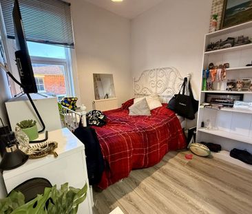 6 bedroom terraced house to rent - Photo 3