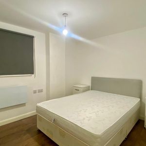 1 Bed Flat, Walpole Road, SW19 - Photo 2