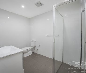 Luxury Modern Apartment - Photo 5
