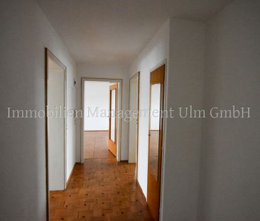 Schöne 4-Zimmer-Wohnung mit Balkon und Gartenanteil! - Foto 1