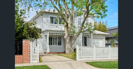 Stunning family home in prime location - Photo 5