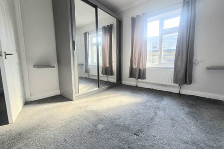 Sutcliffe Street - Photo 2