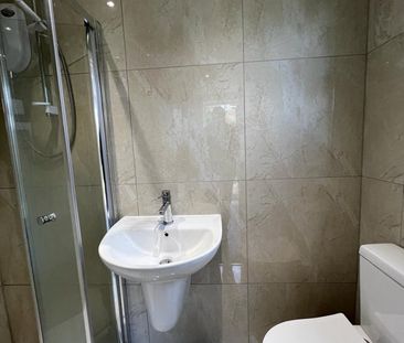 Studio Flat, Gainsborough Road, RM8 - Photo 4