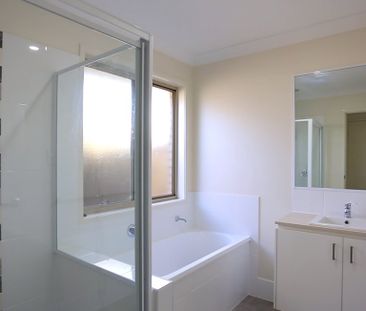 Modern 4 bedroom home with Air con. - Photo 4
