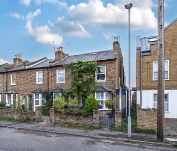 3 bedroom end of terrace house to rent - Photo 2