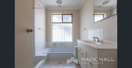 SPACIOUS FOUR BEDROOM FAMILY HOME - Photo 2