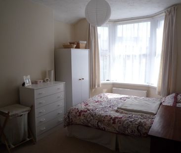 2 bed Apartment - To Let - Photo 2