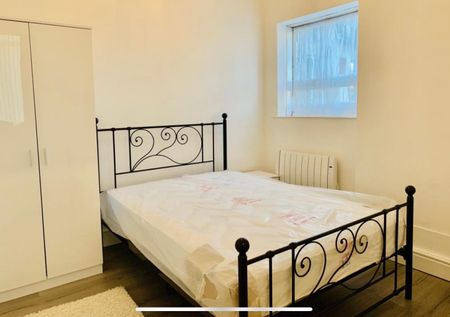 1 Bed Flat, Lincoln House, M13 - Photo 2