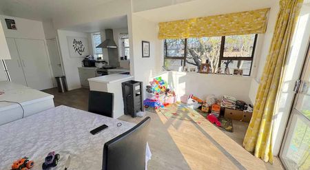 A home with newish renovations - Photo 2