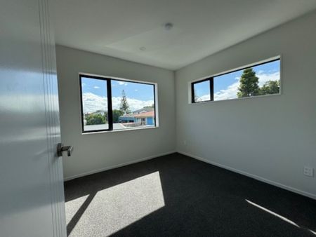 Manurewa - Photo 2