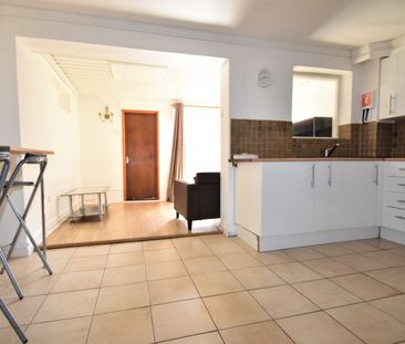 6 bedroom semi-detached house to rent - Photo 5