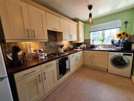 3 bedroom semi-detached house to rent - Photo 3