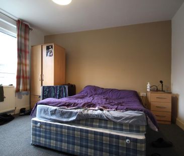 5 bedroom semi-detached house to rent - Photo 4