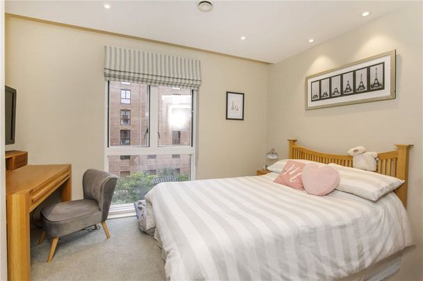 Stylish 2 bedroom part furnished apartment located in the Hudson Quarter development with allocated parking - Photo 1