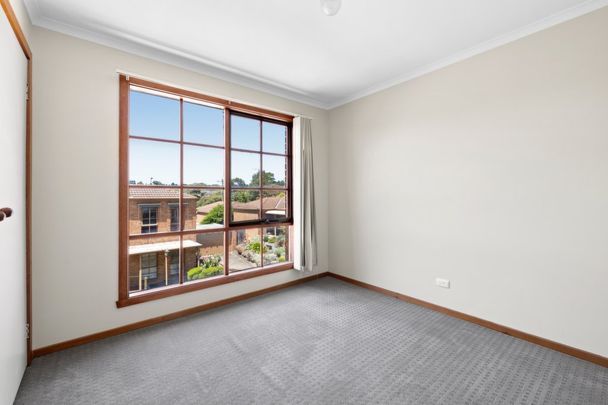 Fantastic 3 Bedroom Townhouse - Photo 1