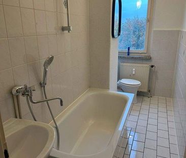 Gemütliche 2-Raum Wohnung mit kostenloser Einbauküche in Rehmsdorf - Photo 2