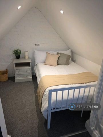 1 bedroom in a house share to rent - Photo 4