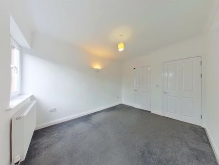 2 bedroom ground floor flat to rent - Photo 4