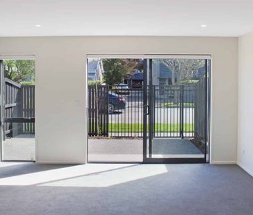 Stylish Townhouse On The CBD Fringe - Photo 5