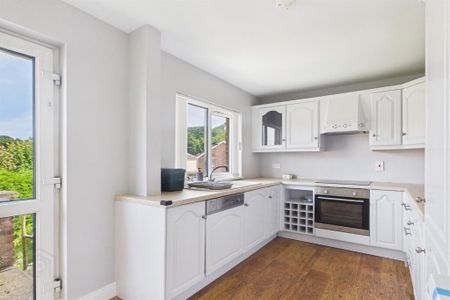 81 Seahill Road, Holywood, BT18 0DW - Photo 4