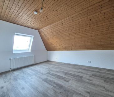 Helle und frisch renovierte Dachgeschosswohnung in zentraler Lage v... - Photo 3