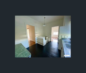 Step into comfortable and stylish living in the heart of St Kilda - Photo 3