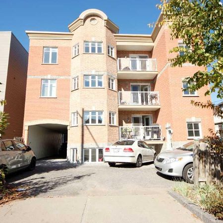 APP. 31/2 PIÈCES TRÈS GRAND, PARKING , ESPACE BUREAU,PORTE PATIO ET BALCON - Photo 4