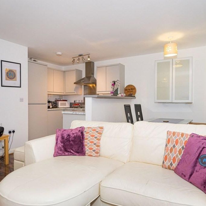 2 bedroom flat to rent - Photo 1