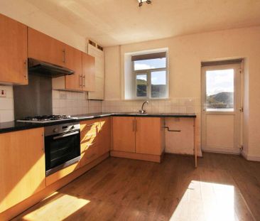 3 bedroom terraced house to rent - Photo 6