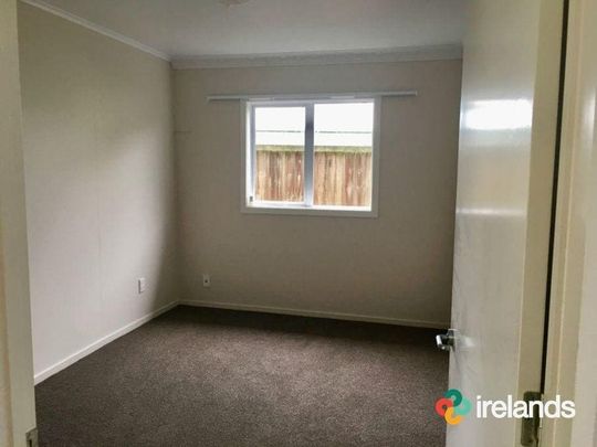 Furnished Room in Warm Beach House - Photo 1