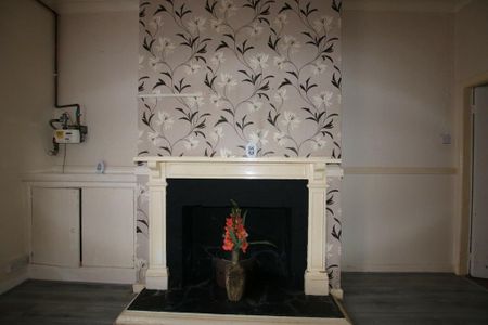 2 bedroom ground floor flat to rent - Photo 5