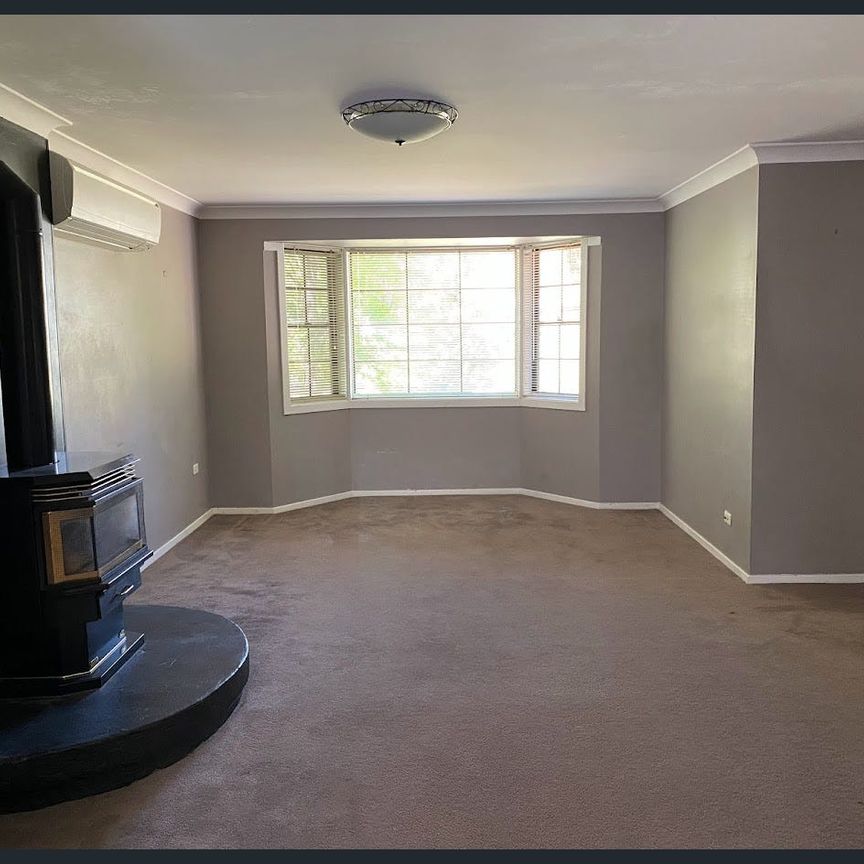 5 Bedrooms... Multiple Living Areas - Photo 1