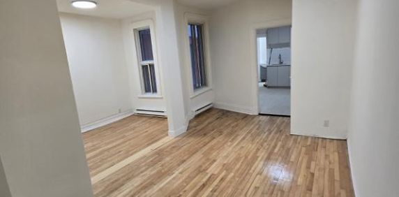 4 1/2 a louer Rosemont avec balcon et cour arrière - Photo 2