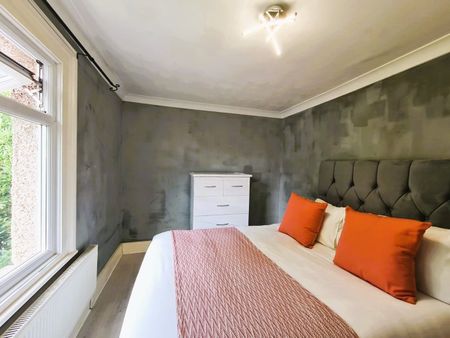 2 Bed Flat, Fairlop Road, E11 - Photo 4