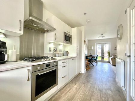 2 bedroom terraced house to rent - Photo 2
