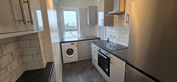 3 bedroom flat to rent - Photo 1