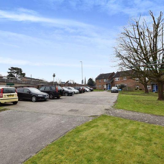 2 bedroom ground floor flat to rent - Photo 1