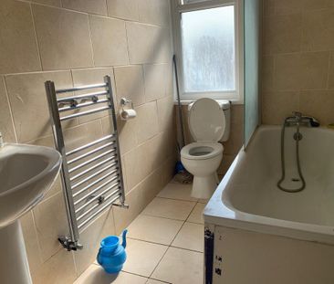 2 Bed Flat, High Road, IG1 - Photo 3