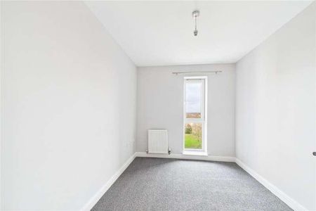 Commonwealth Drive, Three Bridges, Crawley, West Sussex, RH10 - Photo 2