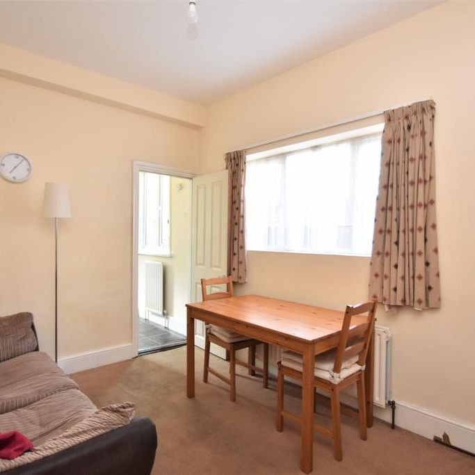 5 bedroom end of terrace house to rent - Photo 1