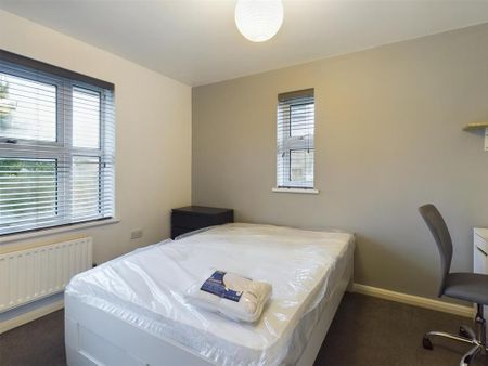 3 bedroom flat to rent - Photo 2