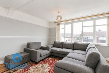 3 bed Flat for Rent - Photo 3